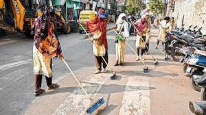 Municipality cleans roadsides